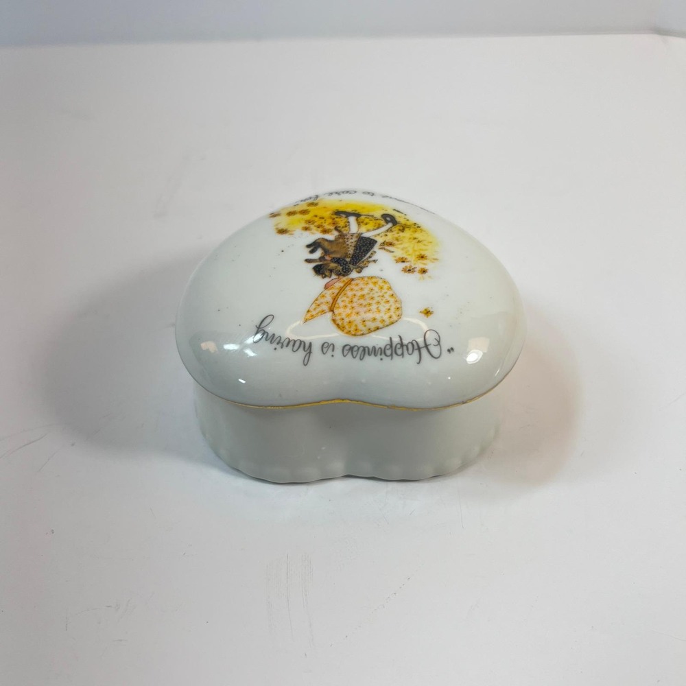Vtg 1973 Holly Hobbie Heart Porcelain Trinket Box Happiness is Having Someone - Picture 10 of 14